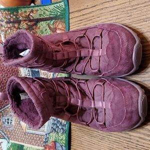 Skechers casual slip on boots. Size 8. Purple.  Nice!